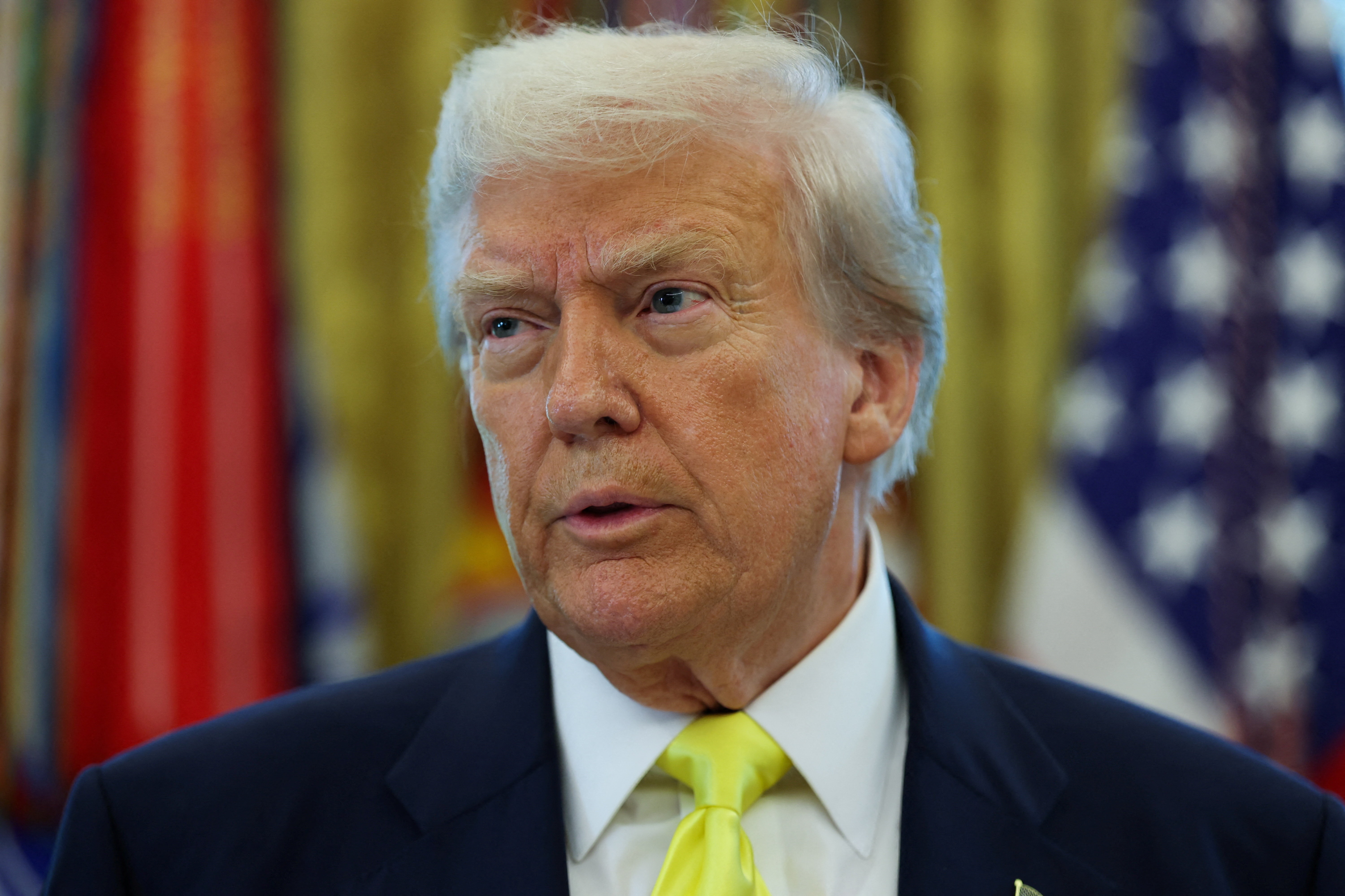 Ong Trump cong kich truyen thong truoc thuong dinh Alaska hinh anh