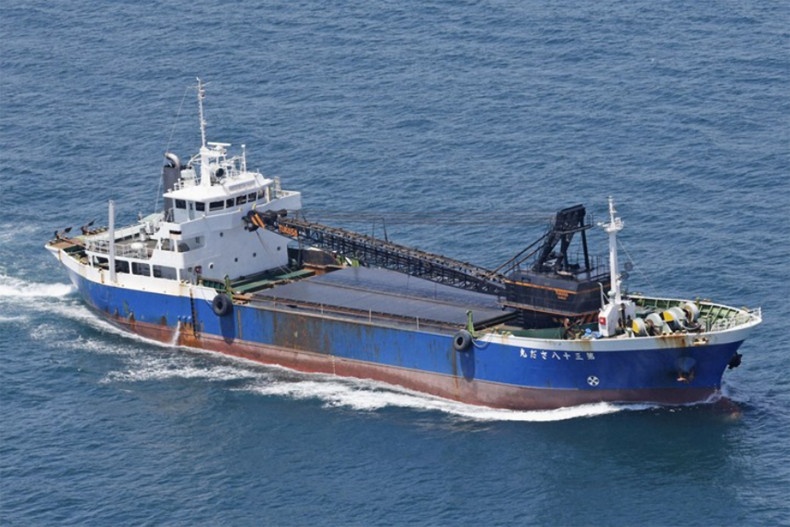 Tau cho soi va cham du thuyen ngoai khoi Nhat Ban hinh anh