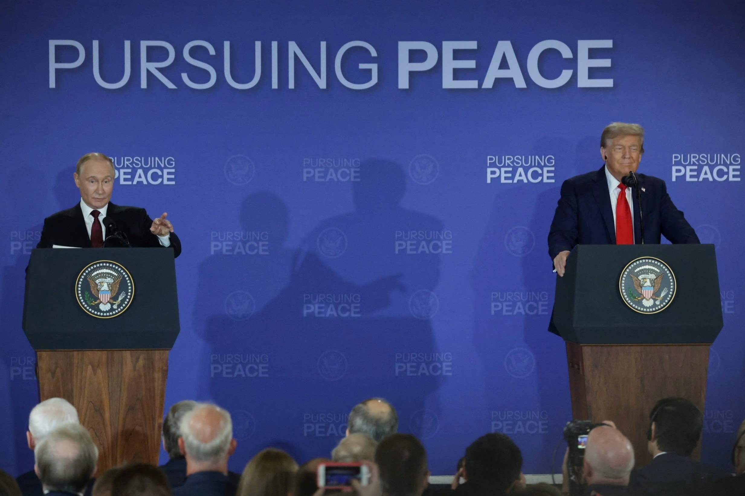 Ong Trump va ong Putin hop bao chung sau hoi dam hinh anh