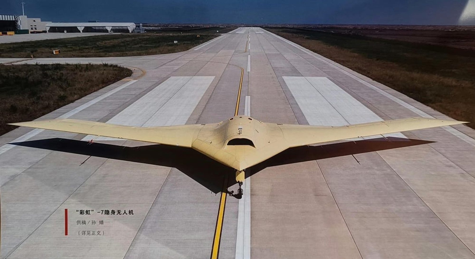 Lo dien UAV tang hinh khong lo cua Trung Quoc hinh anh