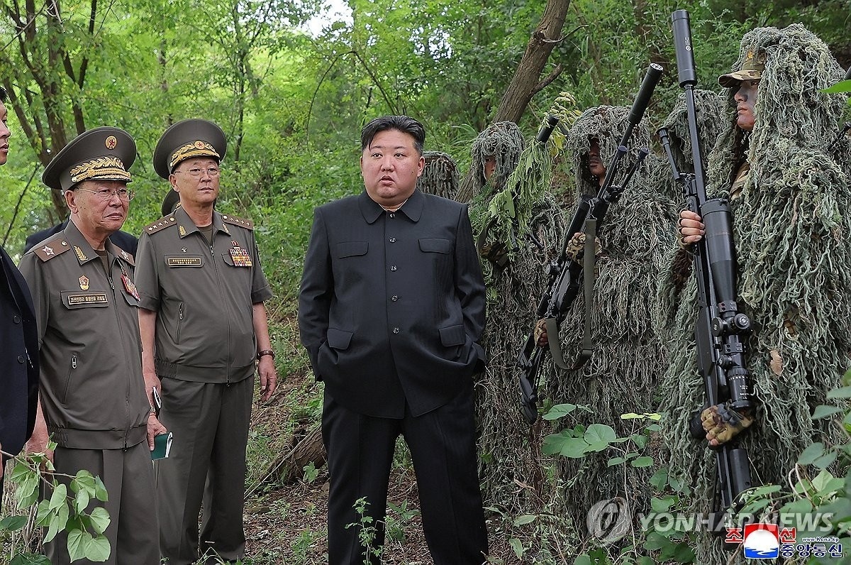 Kim Jong Un,  thi sat,  Linh ban tia,  Quan doi Trieu Tien,  Sung truong ban tia,  Can cu huan luyen,  Tap tran Han Quoc anh 7