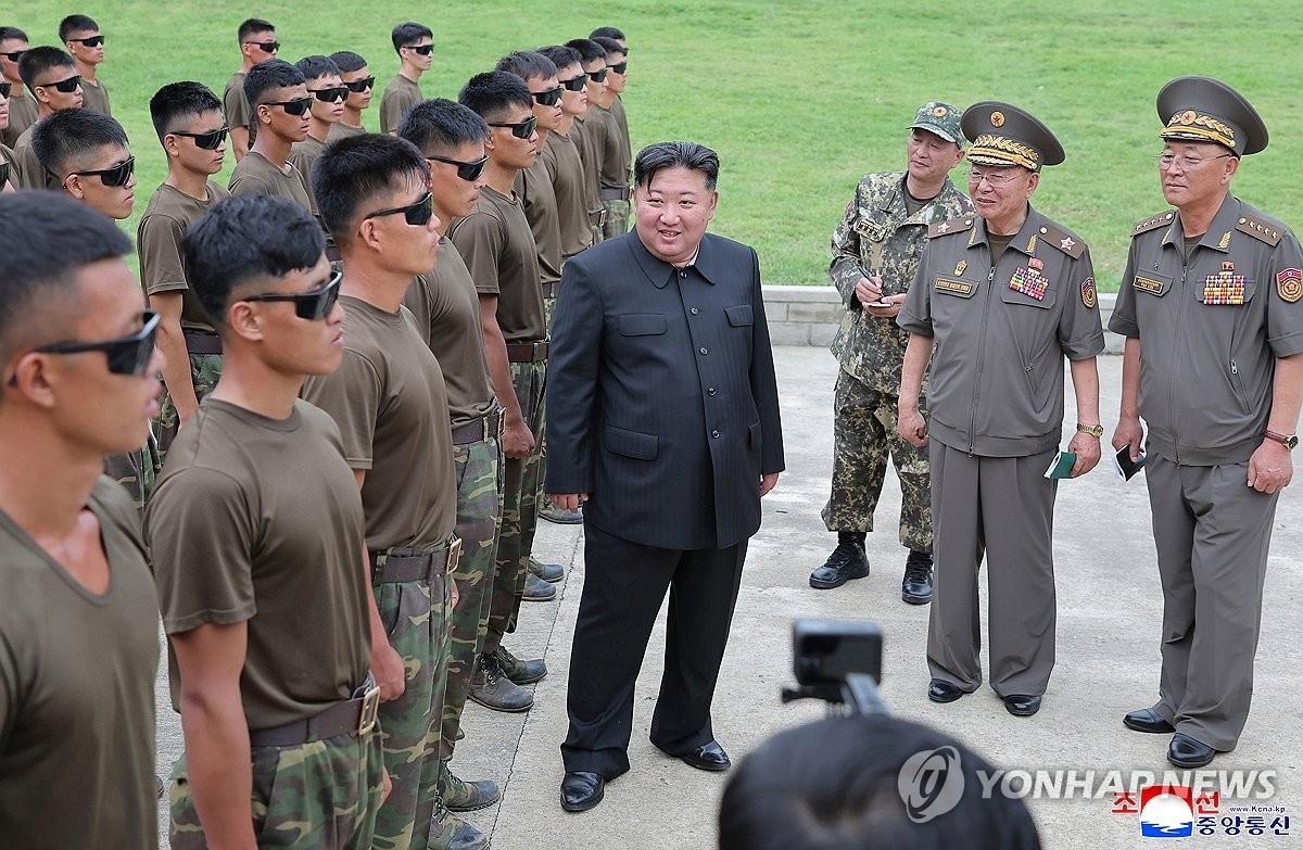 Kim Jong Un,  thi sat,  Linh ban tia,  Quan doi Trieu Tien,  Sung truong ban tia,  Can cu huan luyen,  Tap tran Han Quoc anh 8