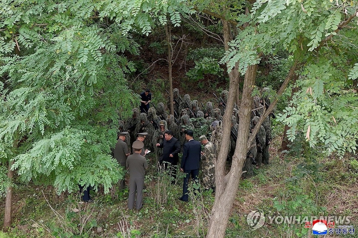 Kim Jong Un,  thi sat,  Linh ban tia,  Quan doi Trieu Tien,  Sung truong ban tia,  Can cu huan luyen,  Tap tran Han Quoc anh 9