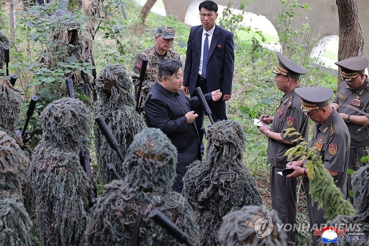 Kim Jong Un,  thi sat,  Linh ban tia,  Quan doi Trieu Tien,  Sung truong ban tia,  Can cu huan luyen,  Tap tran Han Quoc anh 4