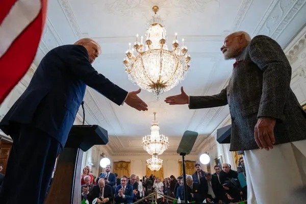 Ben trong no luc han gan My - An Do hinh anh