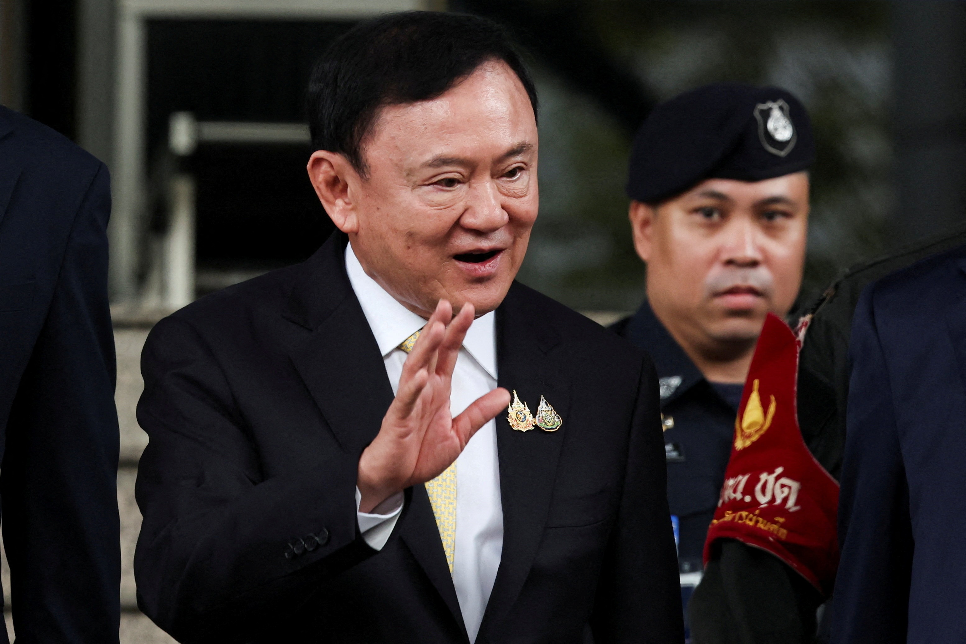 Ong Thaksin bat ngo xuat ngoai hinh anh