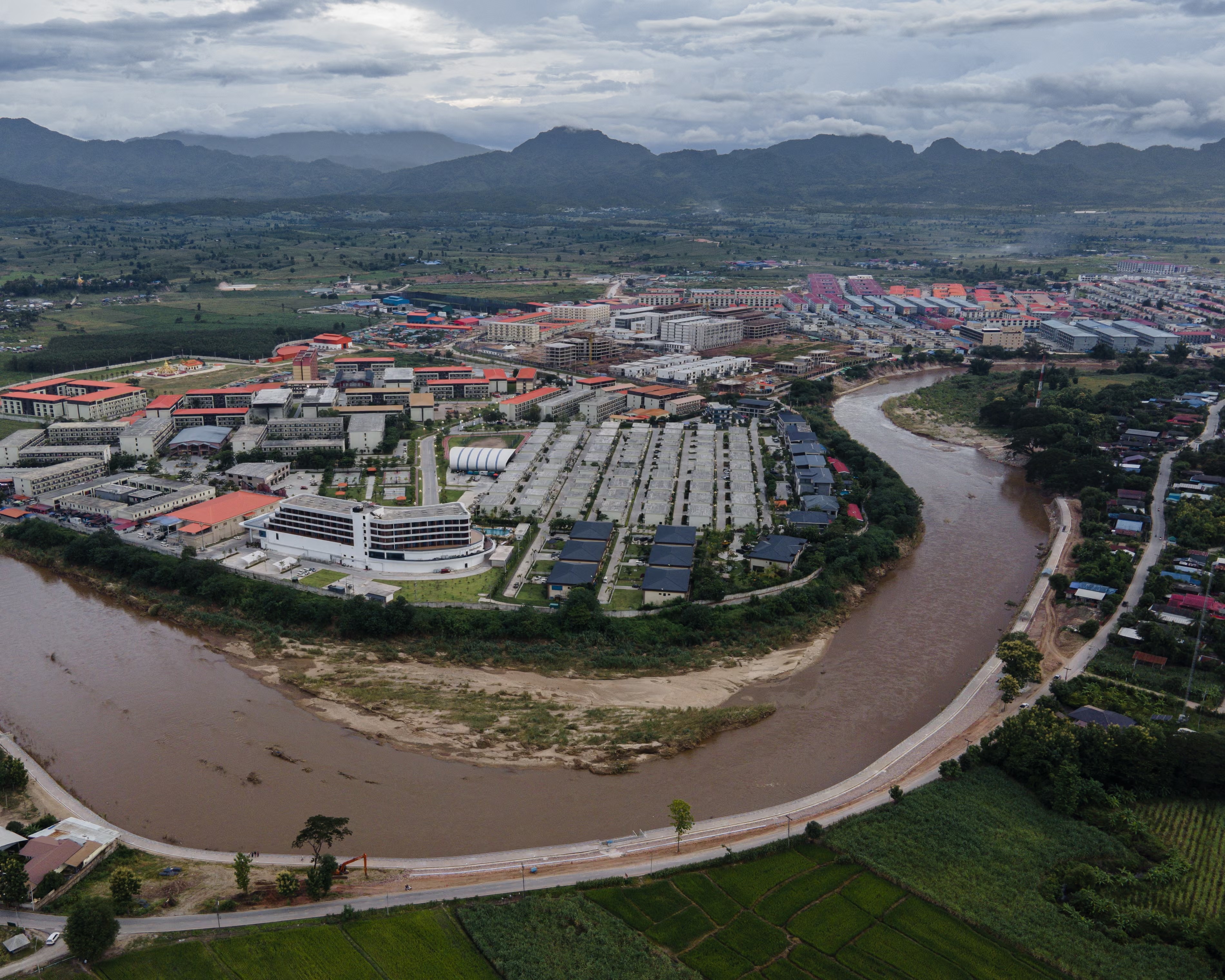 Ben trong nhung 'khu tu tri' lua dao truc tuyen hinh anh