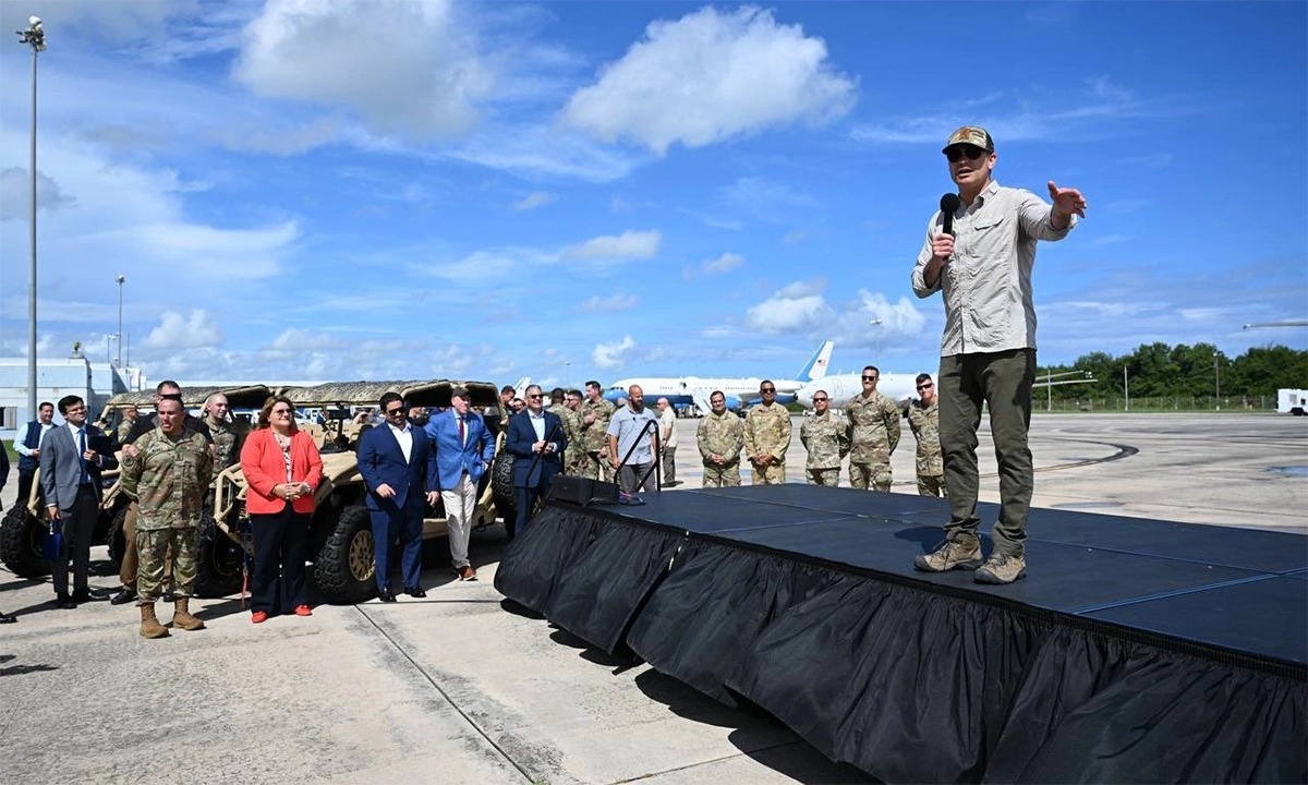 Bo truong Chien tranh My thi sat tau chien gan Venezuela hinh anh