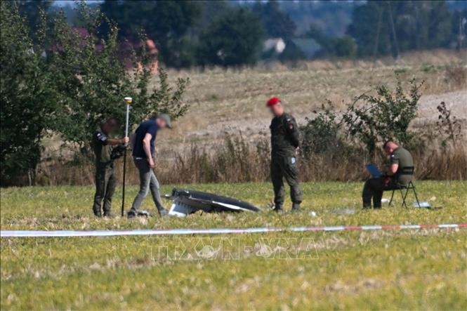 Bao ve NATO,  My cam ket,  UAV Nga Ba Lan,  xam pham khong phan,  phan ung NATO,  Dieu 4 NATO anh 1
