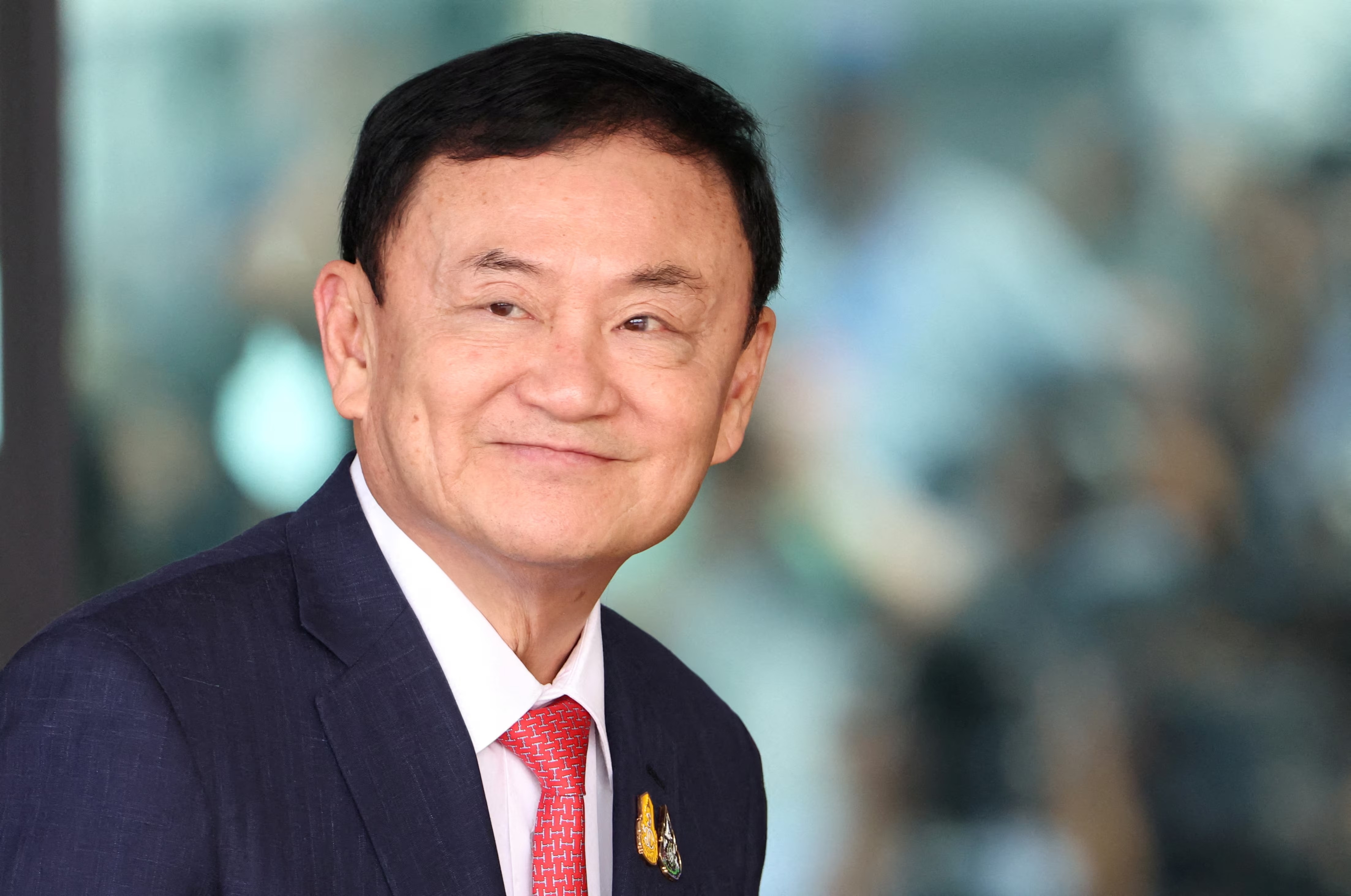 Suc khoe ong Thaksin xuong doc trong tu hinh anh