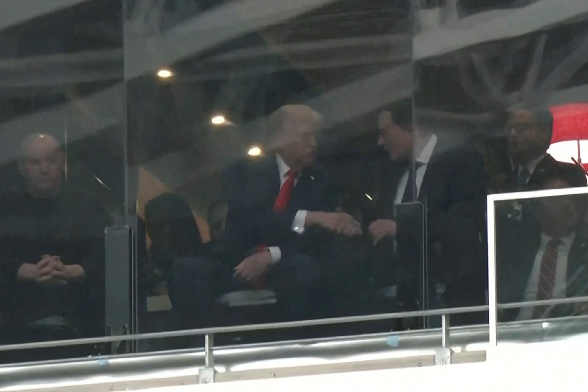 le tuong niem Charlie Kirk,  tai hop Trump Musk,  ran nut Trump Musk anh 1