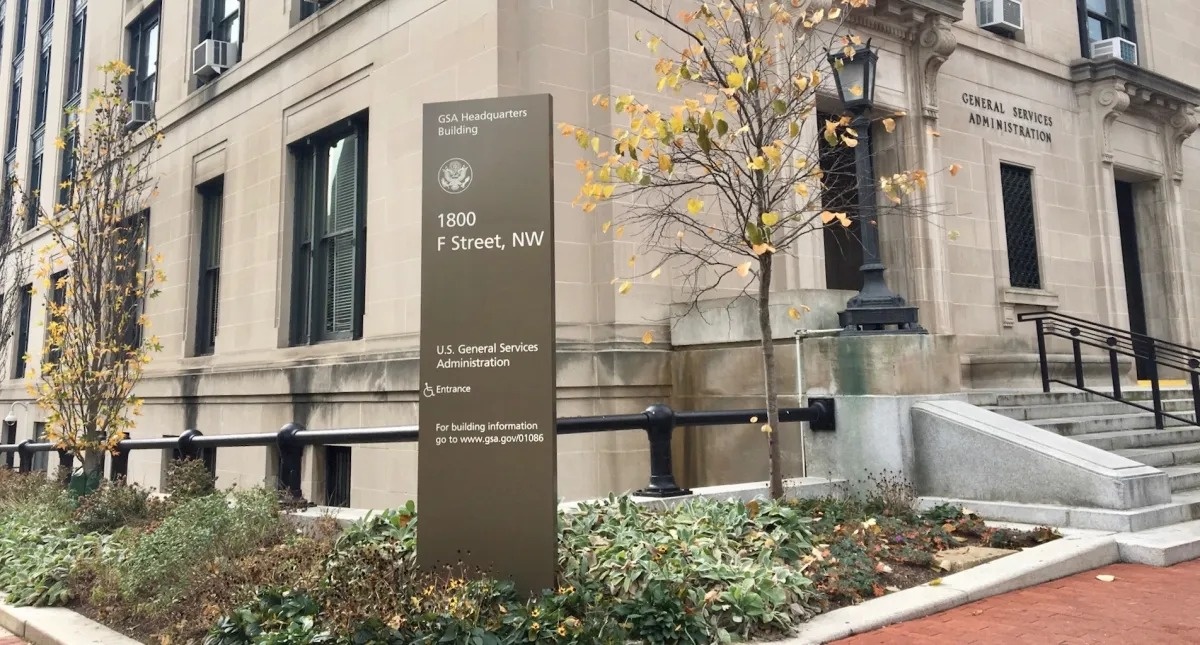 Chinh quyen Trump tuyen lai nhan vien tung bi DOGE sa thai hinh anh