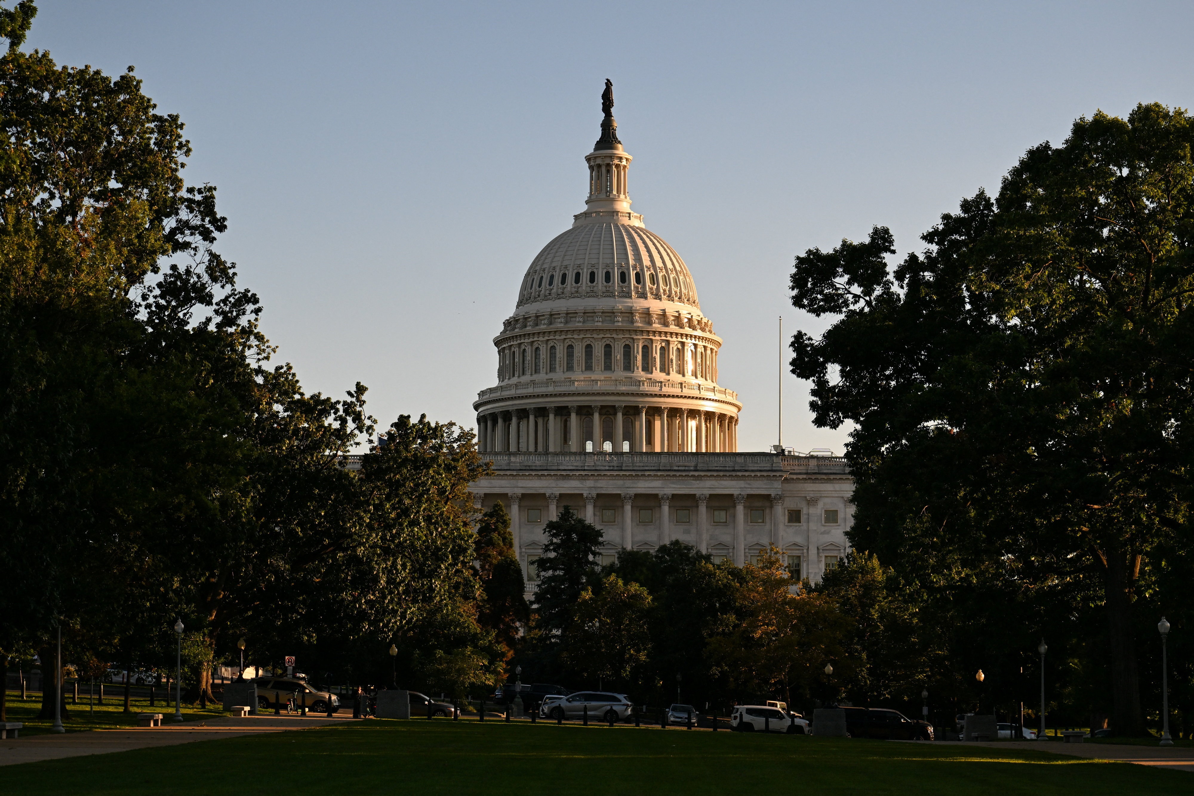chinh phu My dong cua,  kinh te My anh 2