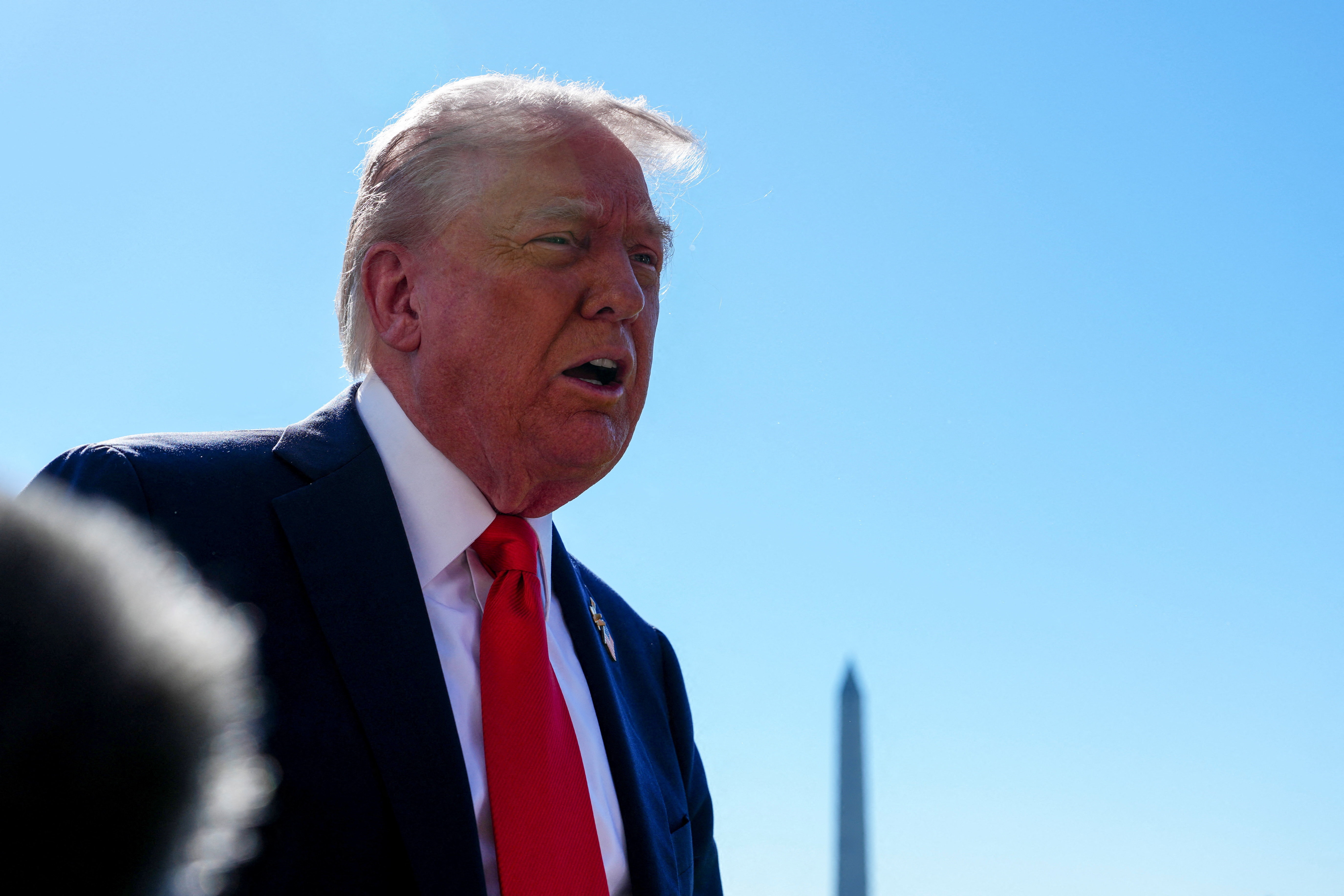 Chuoi hanh dong ky la cua ong Trump hinh anh