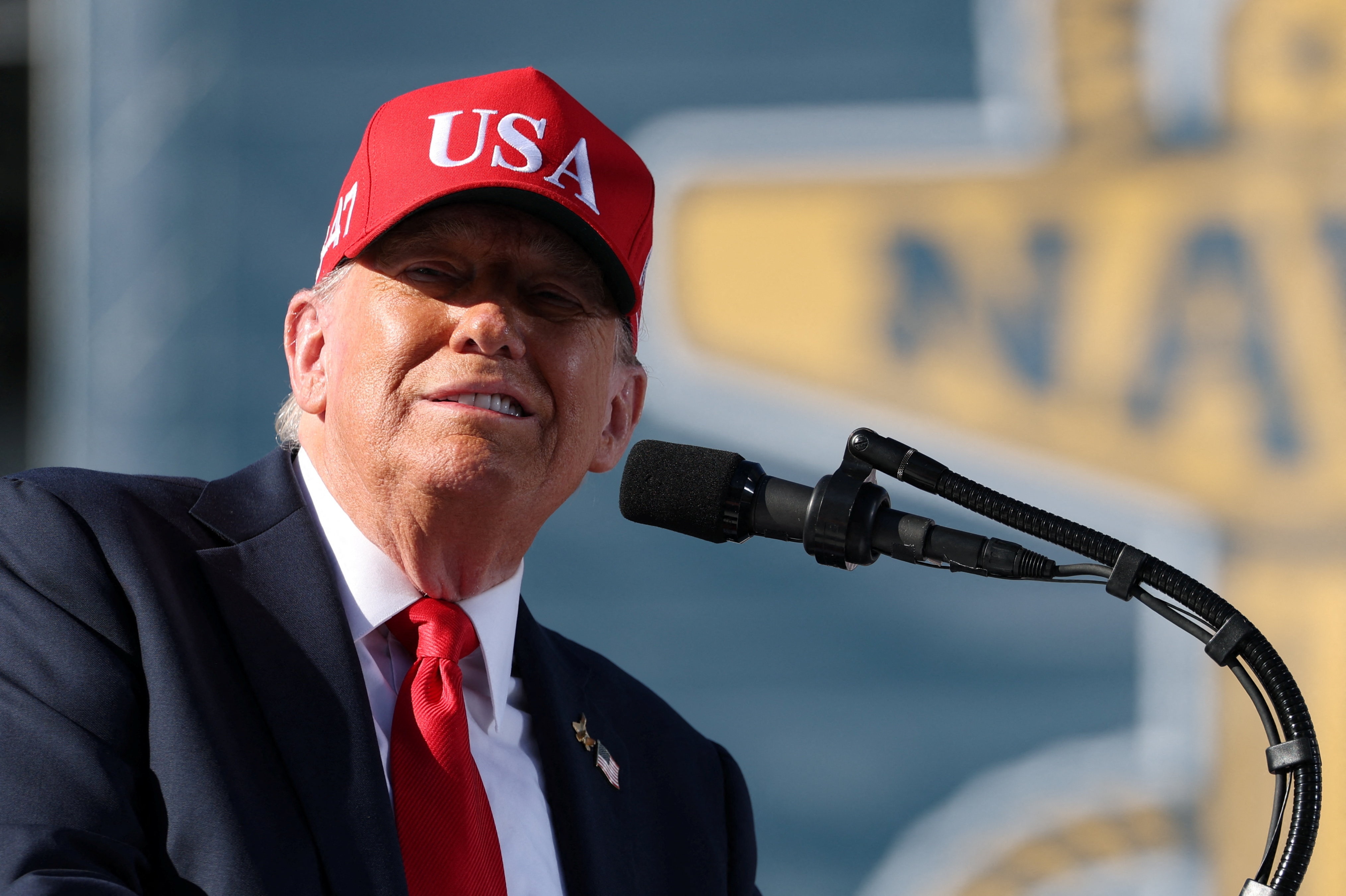 Ong Trump nhieu kha nang vang mat tai Hoi nghi thuong dinh APEC hinh anh