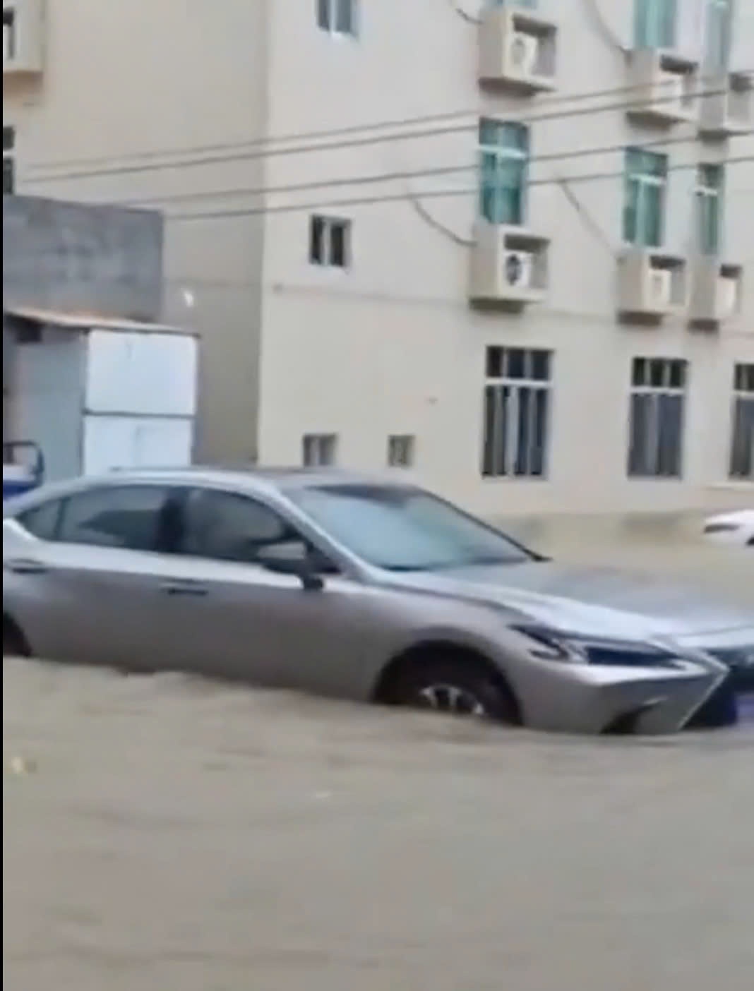 Bao Matmo 'nhan chim' nhieu tuyen pho Quang Dong hinh anh