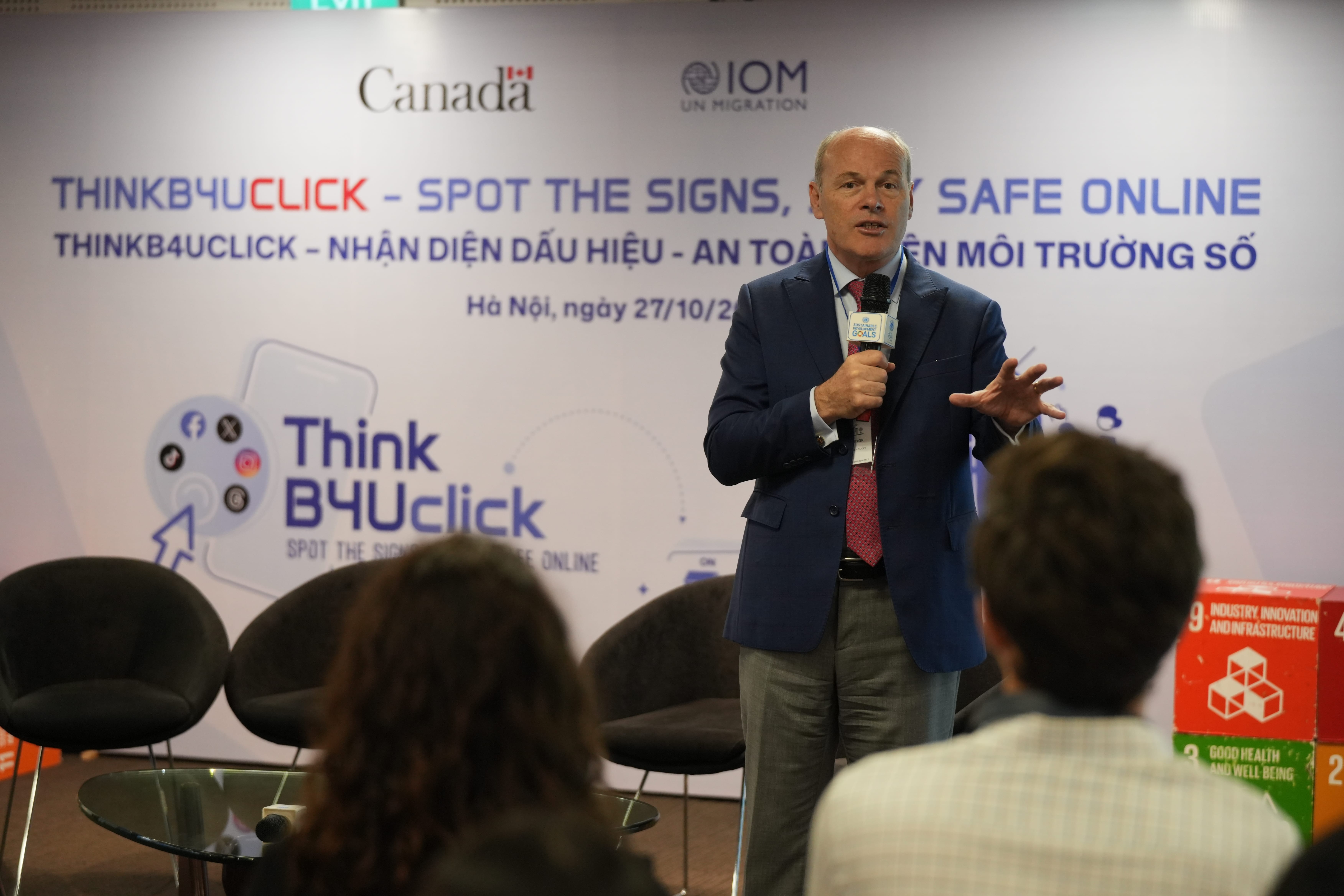 La chan moi giup thanh nien tranh bay mua ban nguoi tren mang hinh anh