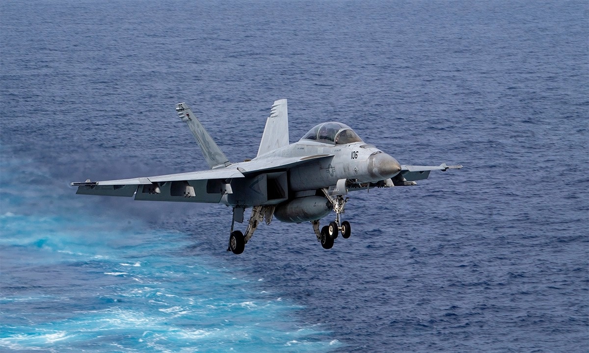 Nguyen nhan may bay My roi lien tiep o Bien Dong hinh anh