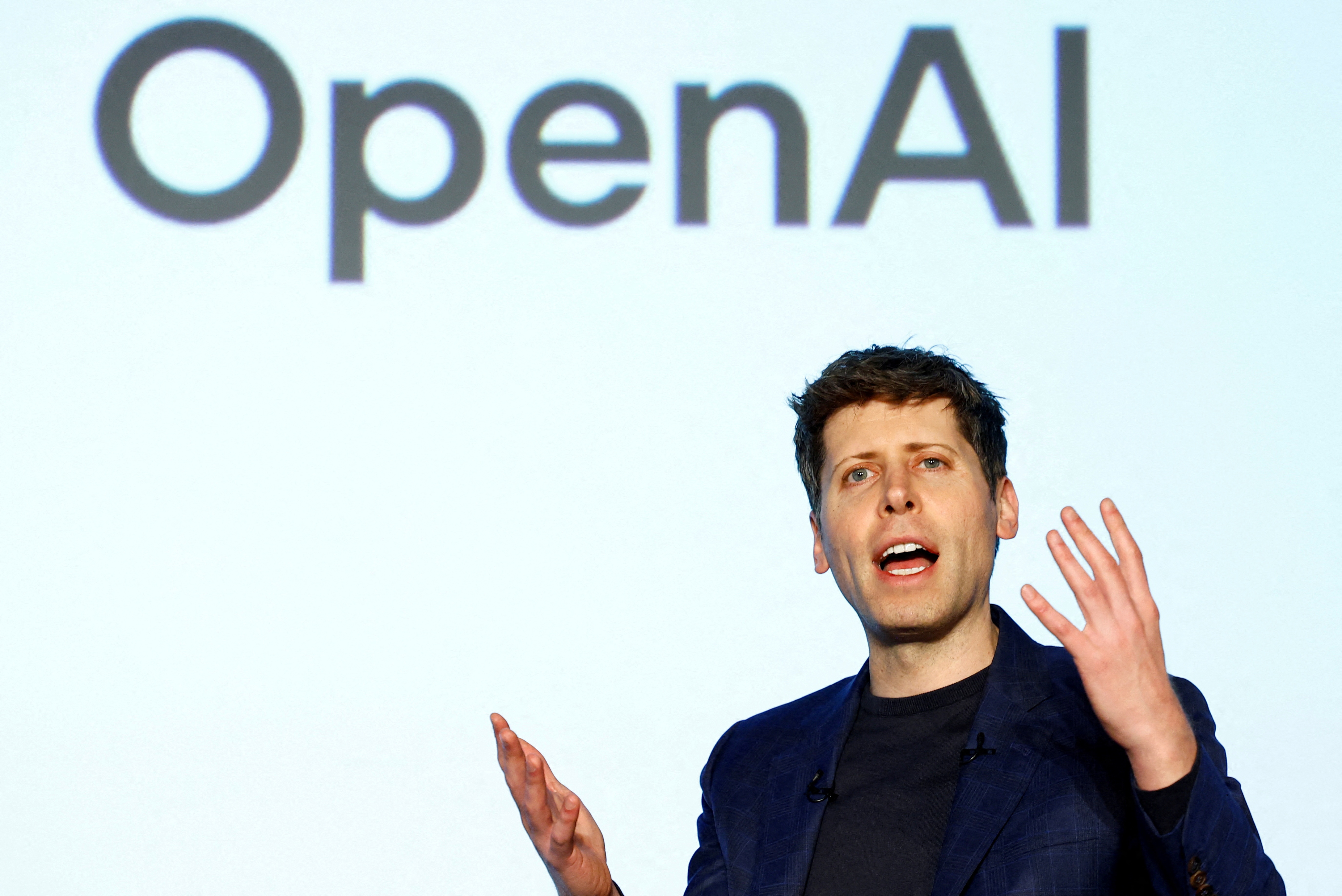 Microsoft ‘he lo' khoan lo ky luc 12 ty USD cua OpenAI hinh anh