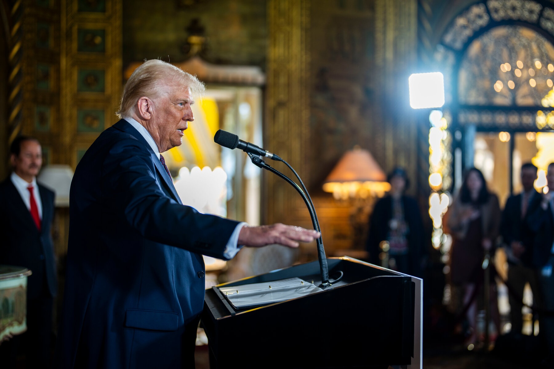 Donald Trump,  kinh te My,  lam phat My,  chinh sach Trump,  bau cu 2024,  chi phi sinh hoat anh 1