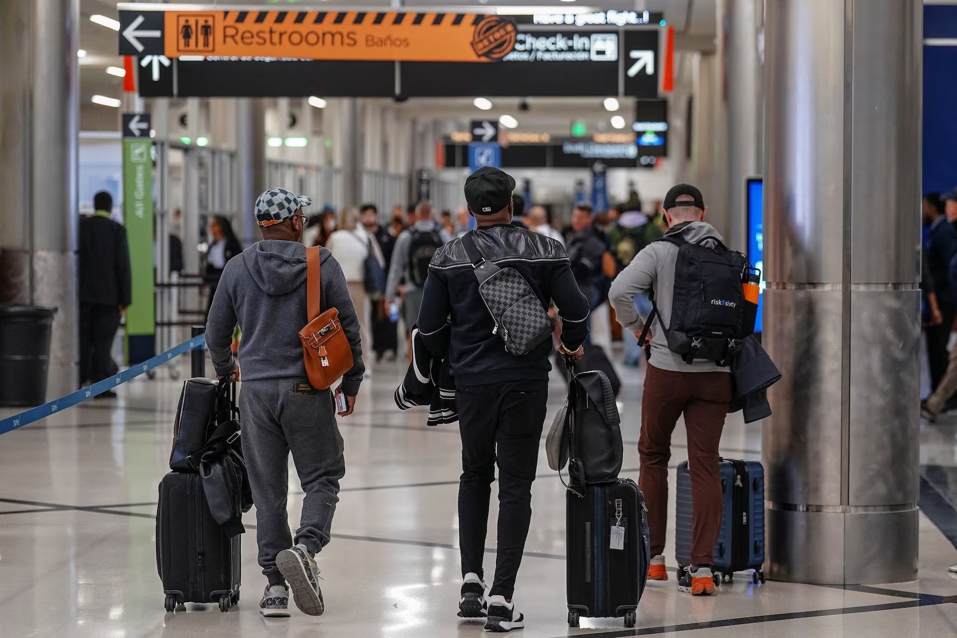 Hang khong My hon loan, doi mat nguy co te liet hinh anh