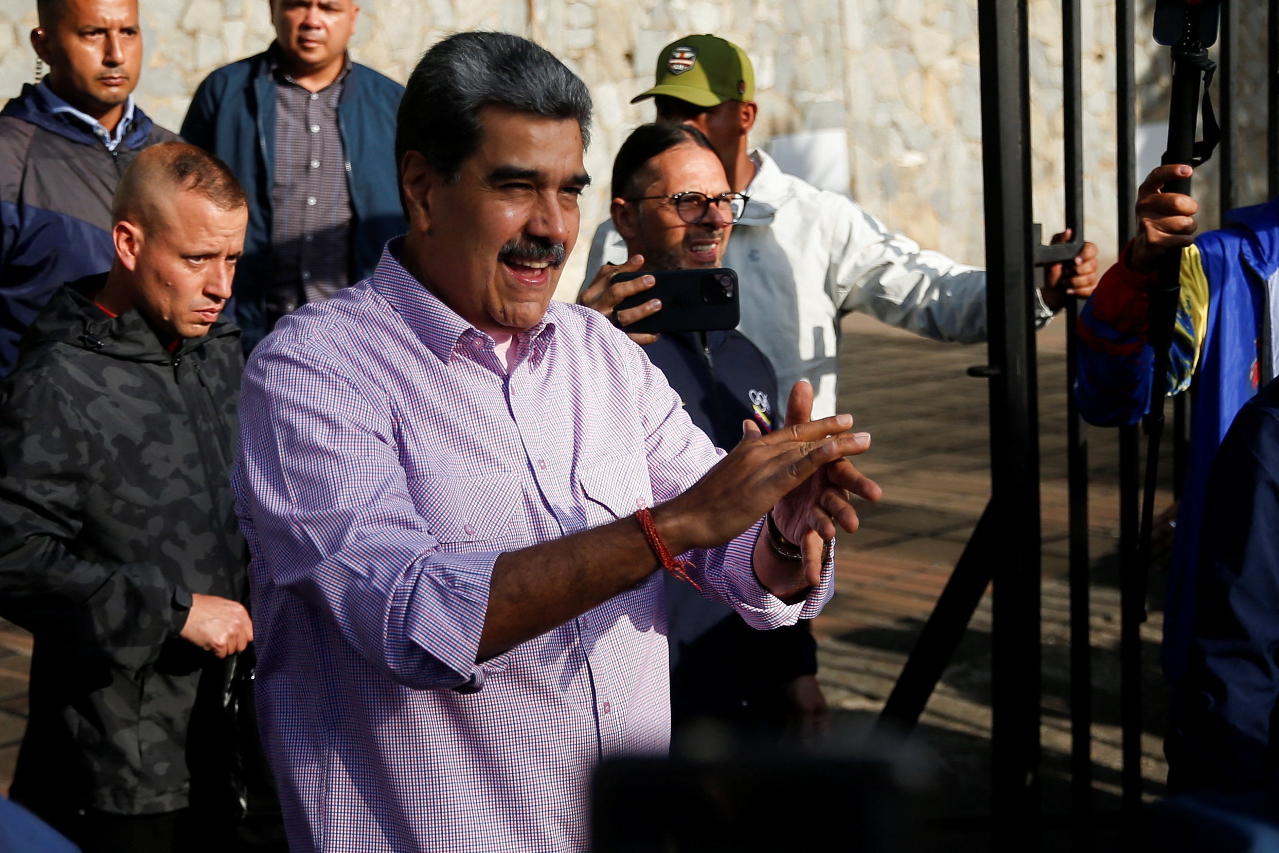 Quan he Venezuela My,  My khong kich Venezela,  Tong thong Maduro,  hoa binh chau My,  hien dien quan su,  chien dich Caribe,  USS Gerald R. Ford anh 1