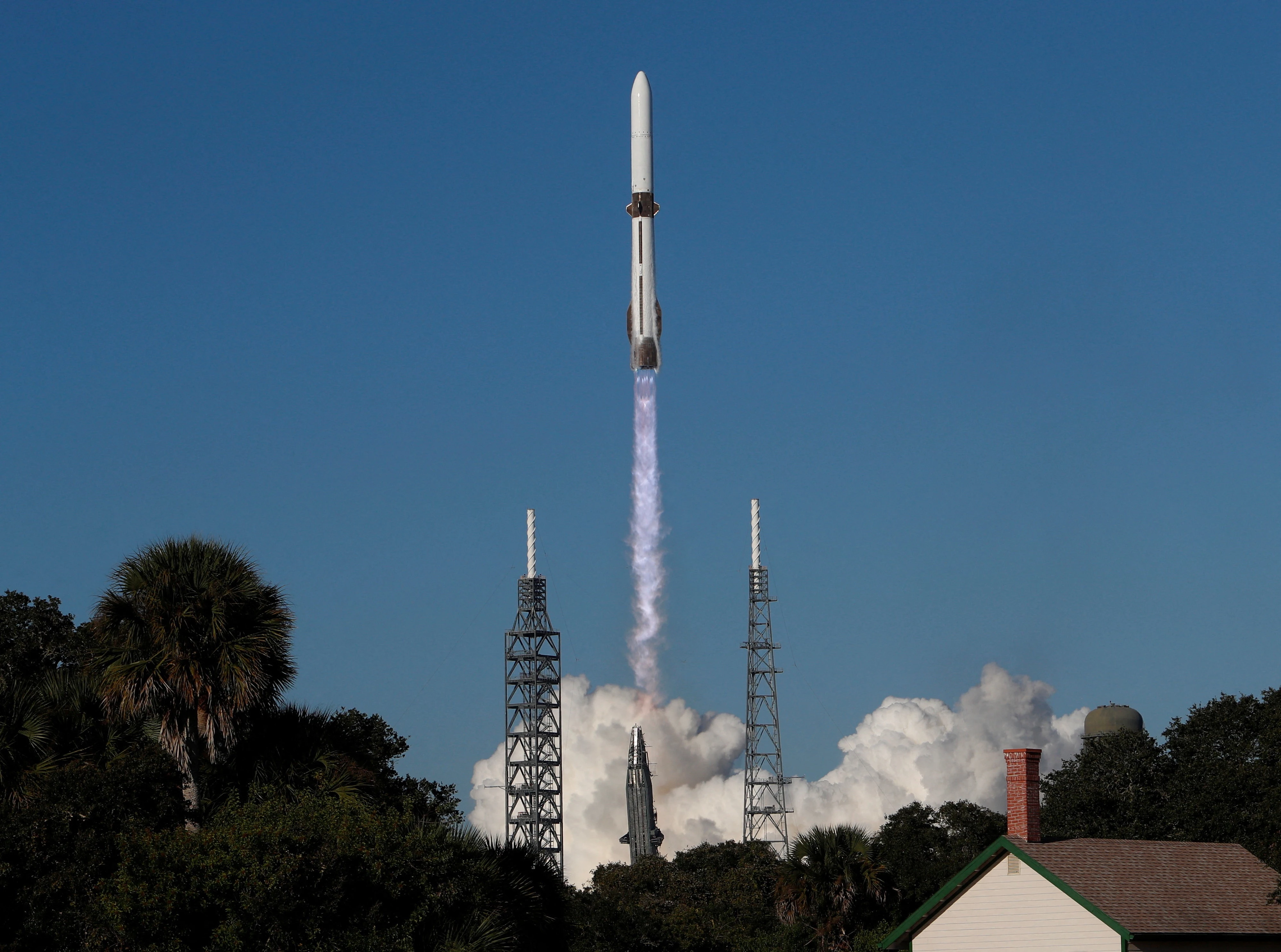 Can canh vu phong ten lua New Glenn cua ty phu Jeff Bezos hinh anh