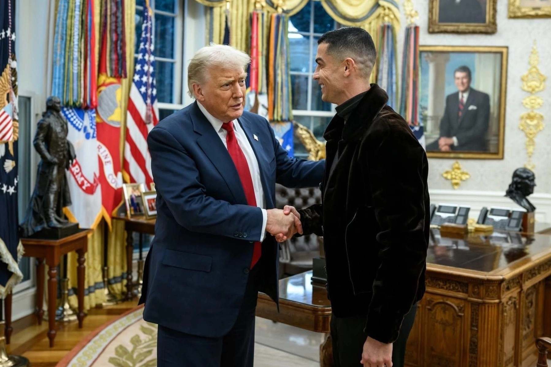 Nha Trang, Ronaldo va cuoc choi quyen luc truoc them World Cup hinh anh