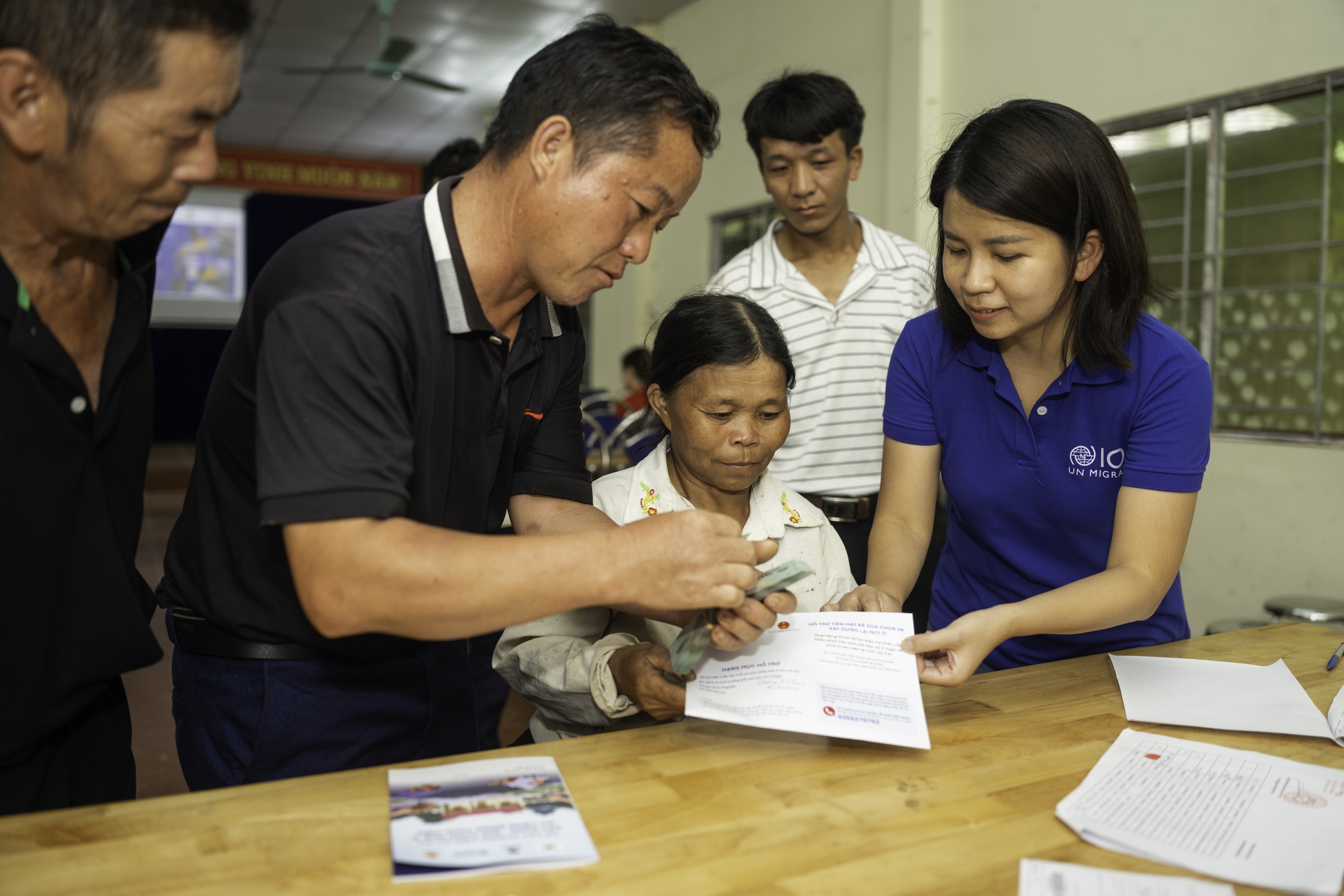 Han Quoc vien tro 1 trieu USD ho tro Viet Nam khac phuc bao lu hinh anh