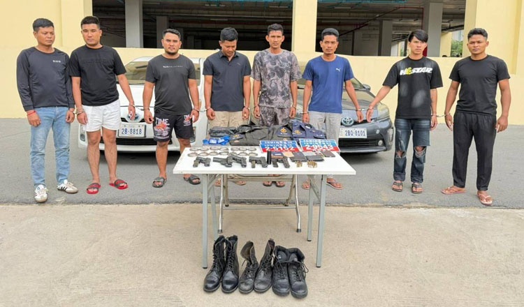 Campuchia bat bang nhom bat coc, thu hang loat sung dan hinh anh