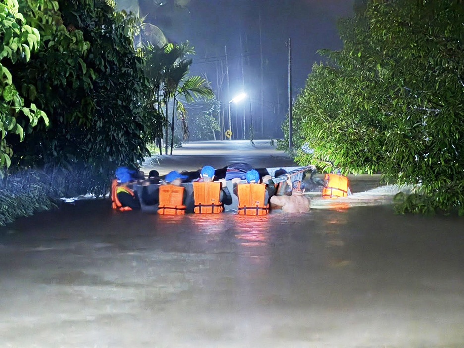 Mien Nam Thai Lan ngap trong bien nuoc hinh anh