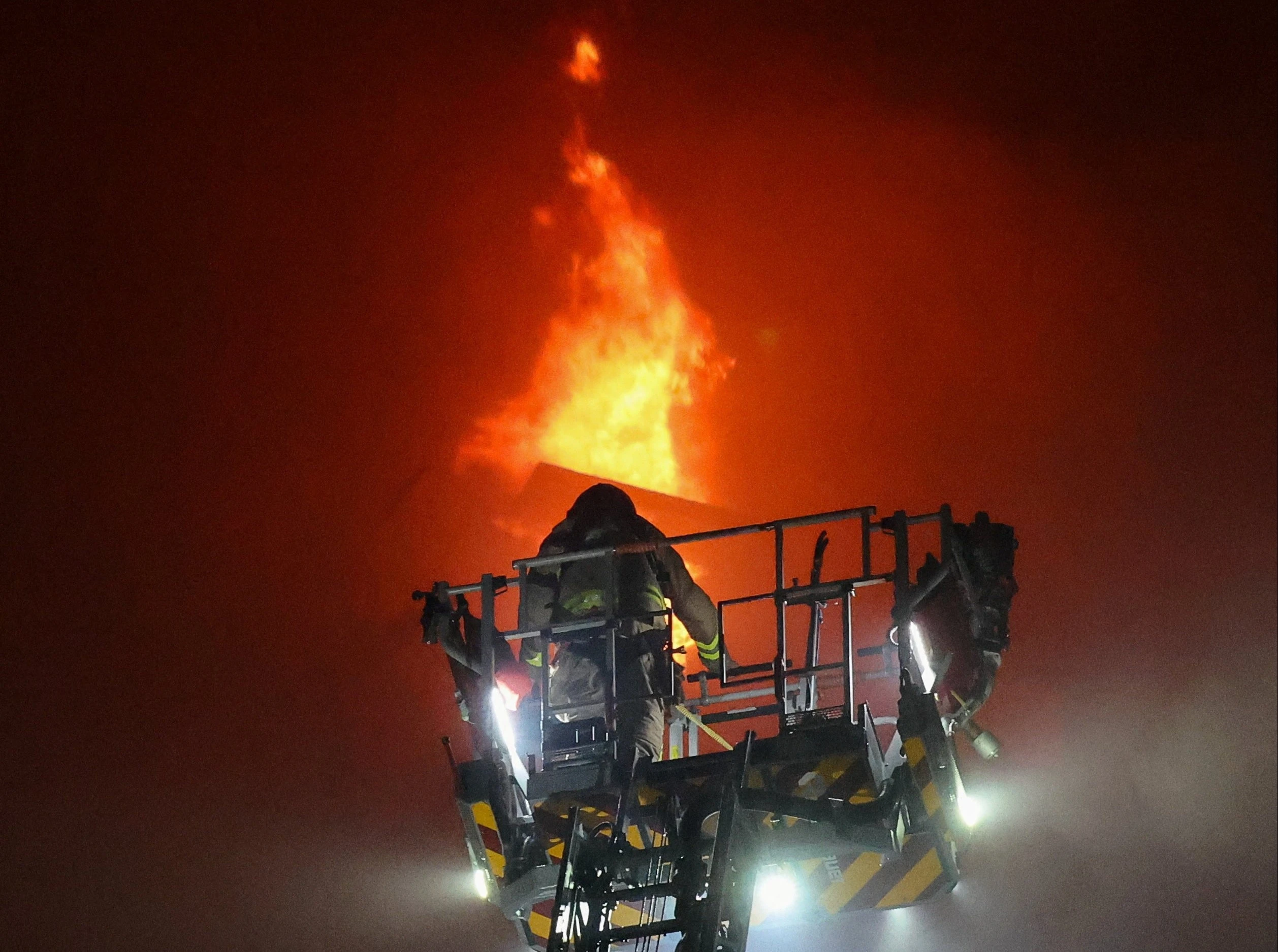 chay chung cu Hong Kong anh 16