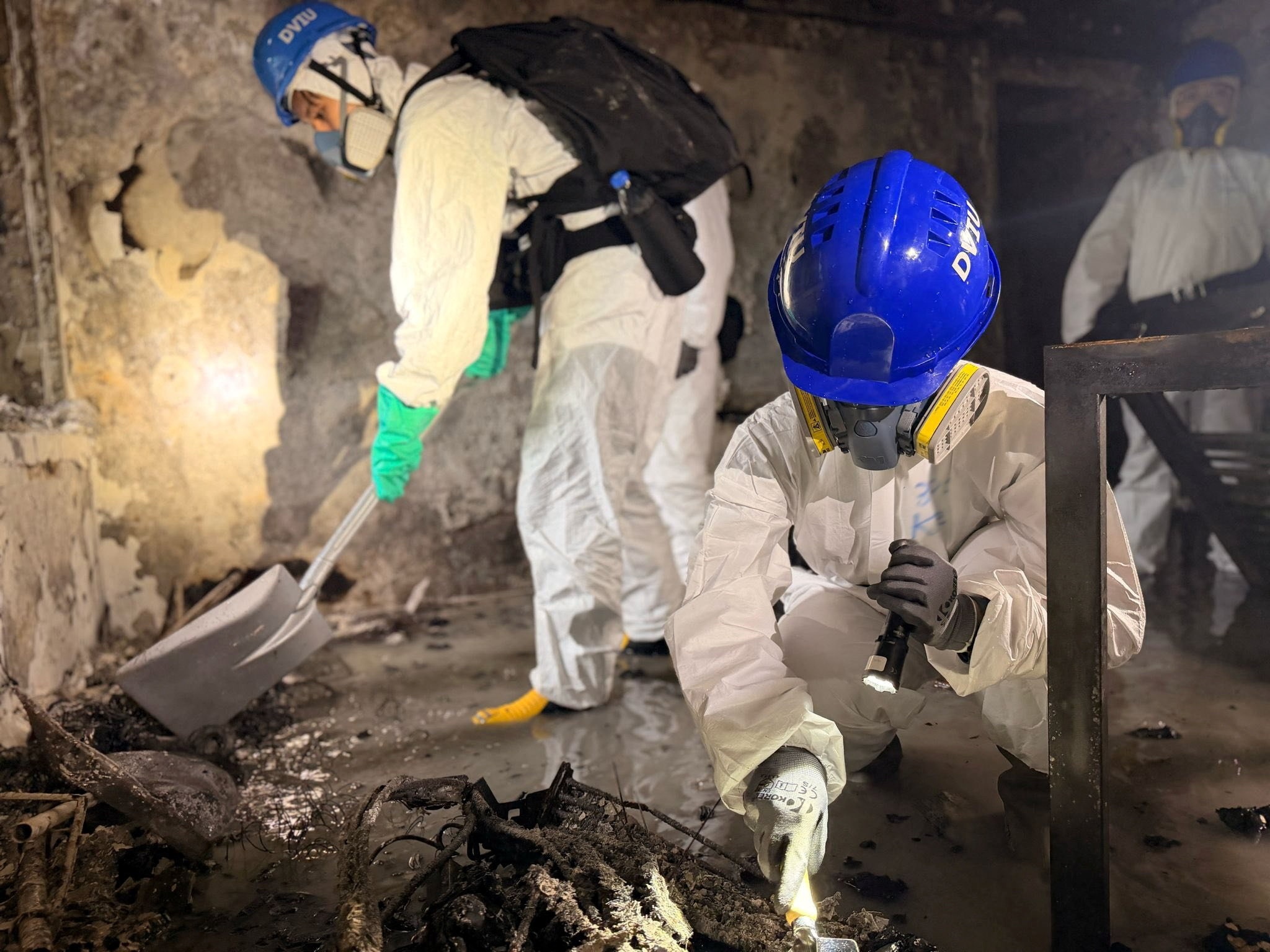 Cuu ho nghet tho sau tham hoa chay Hong Kong hinh anh