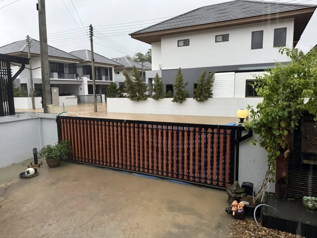 Ngoi nha duy nhat khong ngap giua tam lu Thai Lan hinh anh