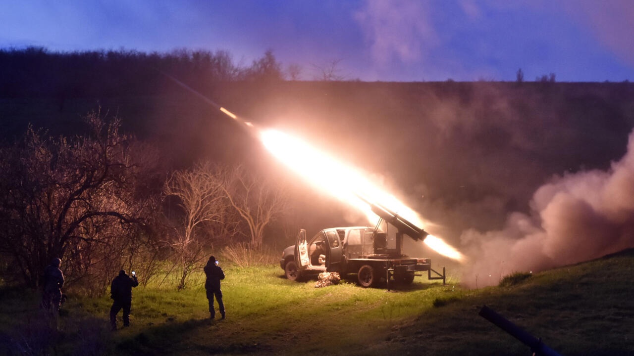 Doanh thu vu khi toan cau lap ky luc lich su hinh anh