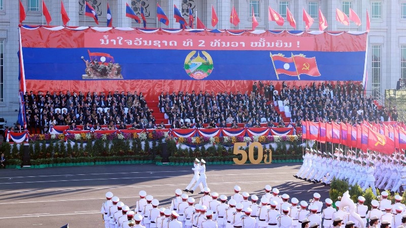 Le dieu binh, dieu hanh chao mung 50 nam Quoc khanh Lao hinh anh