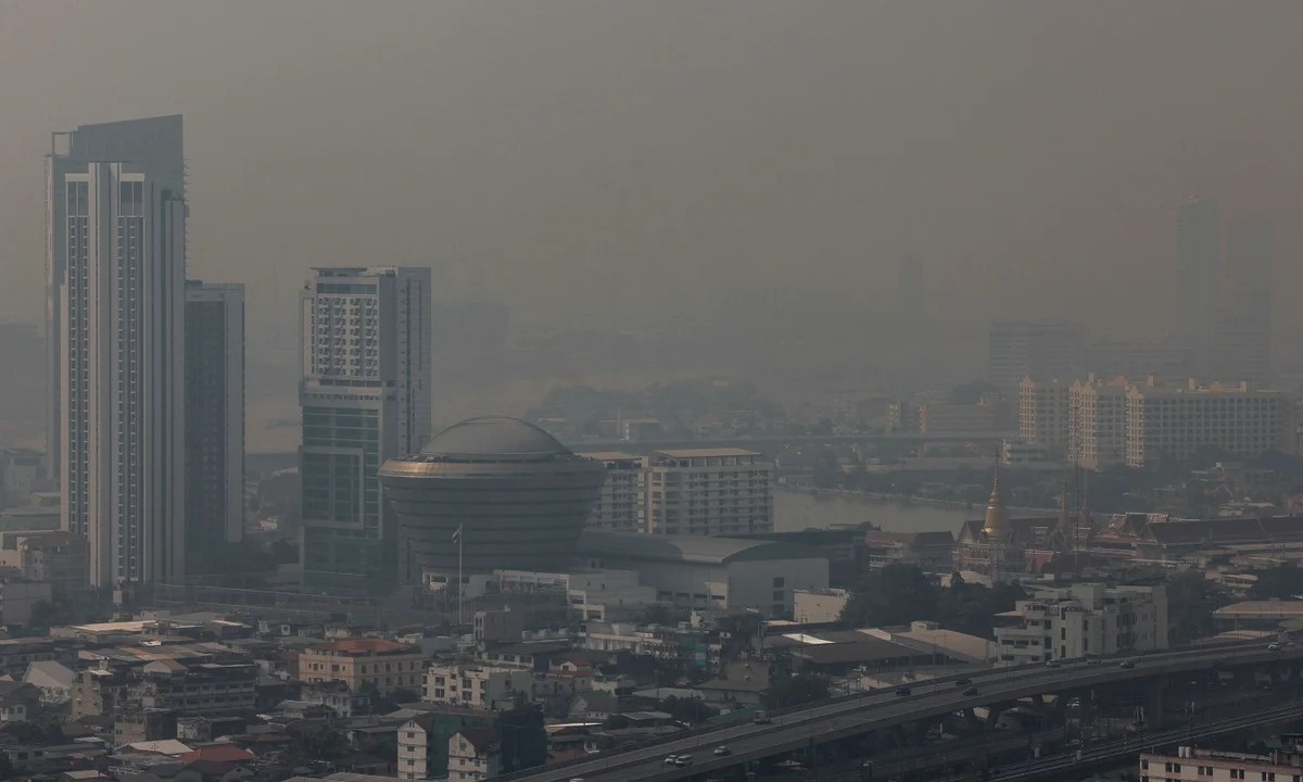 Bangkok chuyen sang lam viec tai nha vi o nhiem tang cao hinh anh