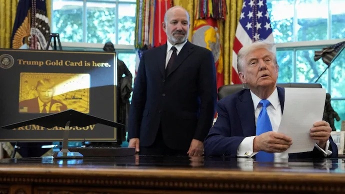 Chinh quyen Trump mo ban 'the vang dinh cu' hinh anh