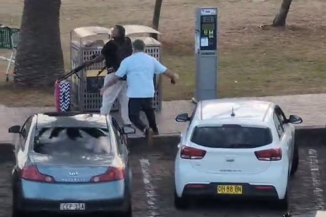 Anh hung tay khong vat nga tay sung dan hoi phuc sau trung dan hinh anh