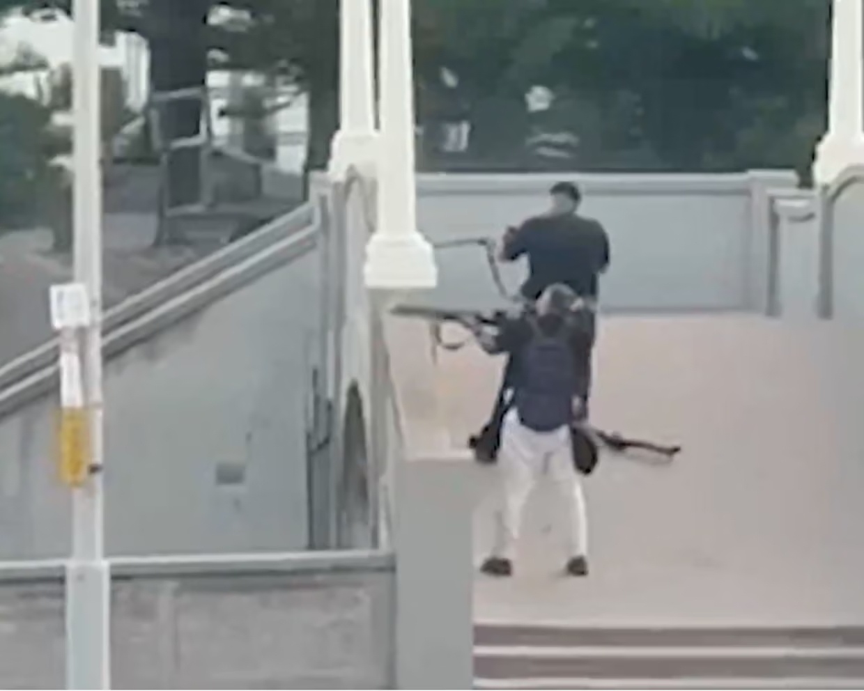 Nghi pham xa sung tai Australia tung sang Philippines huan luyen hinh anh