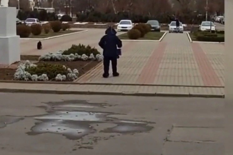 Thieu nu Nga bi lua mang bom vao trung tam thanh pho hinh anh