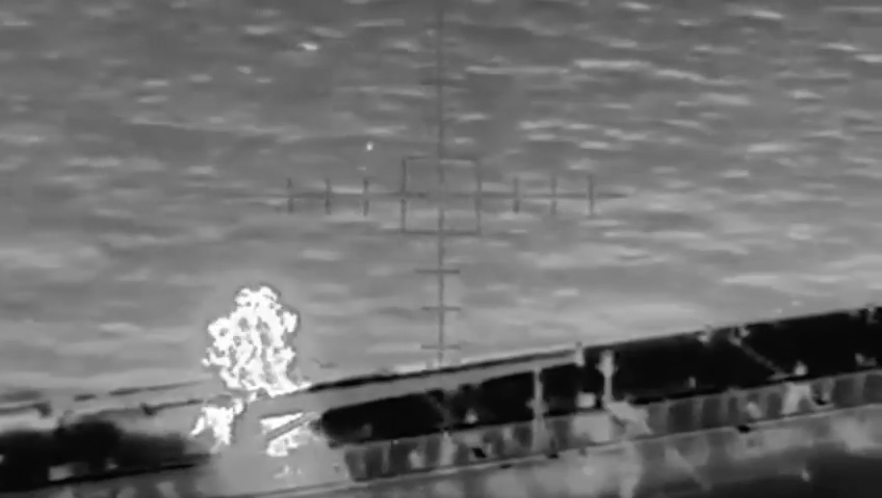 Ukraine tan cong tau cho dau Nga hinh anh