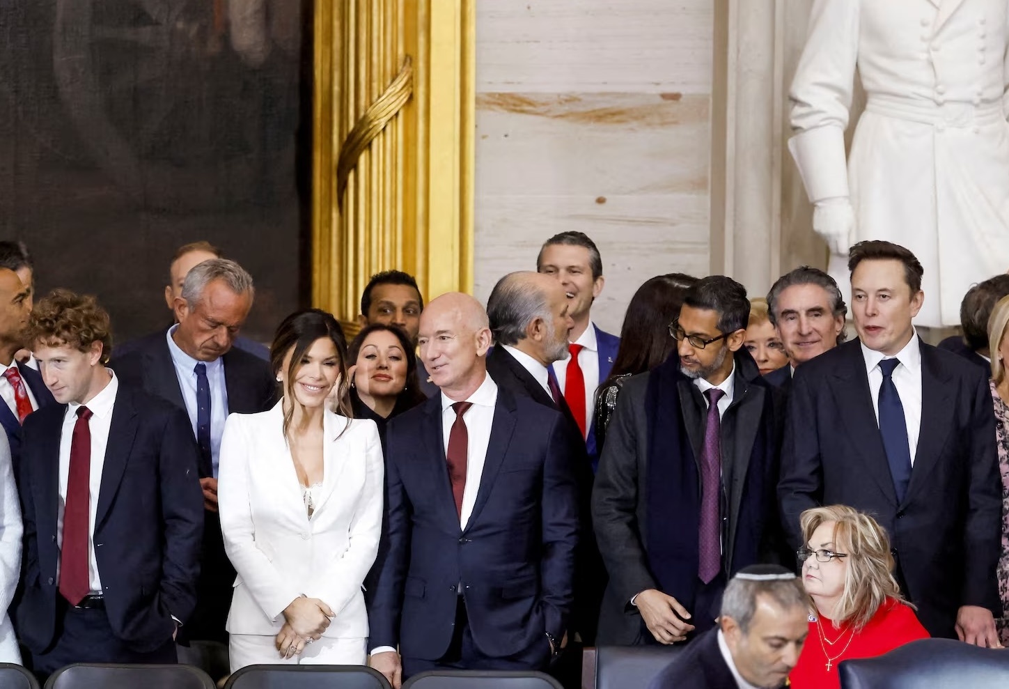 Gioi ty phu ngay cang 'chia re' hinh anh