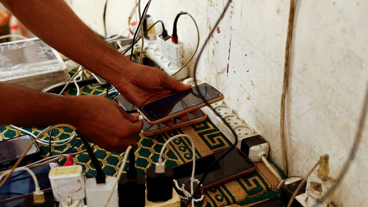 Nghich ly Gaza: Vien tro tac nghen nhung iPhone 17 Pro khong thieu hinh anh