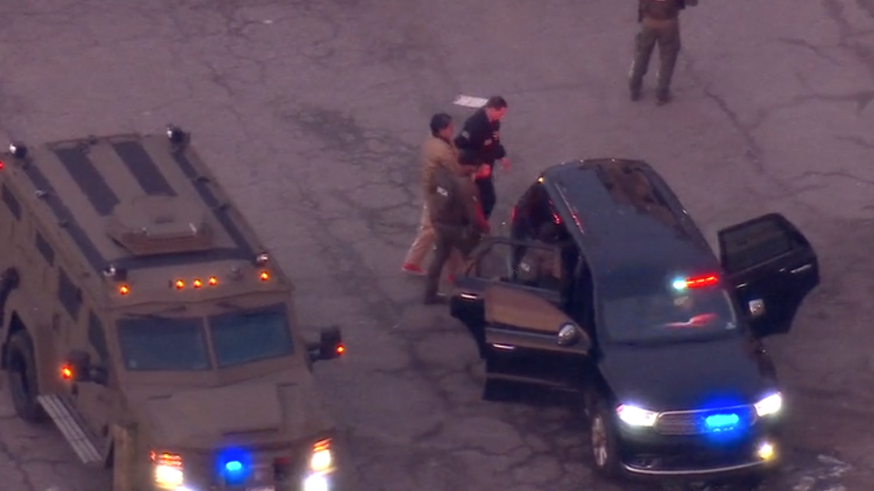 Doan xe ap giai ong Maduro roi trai giam Brooklyn hinh anh