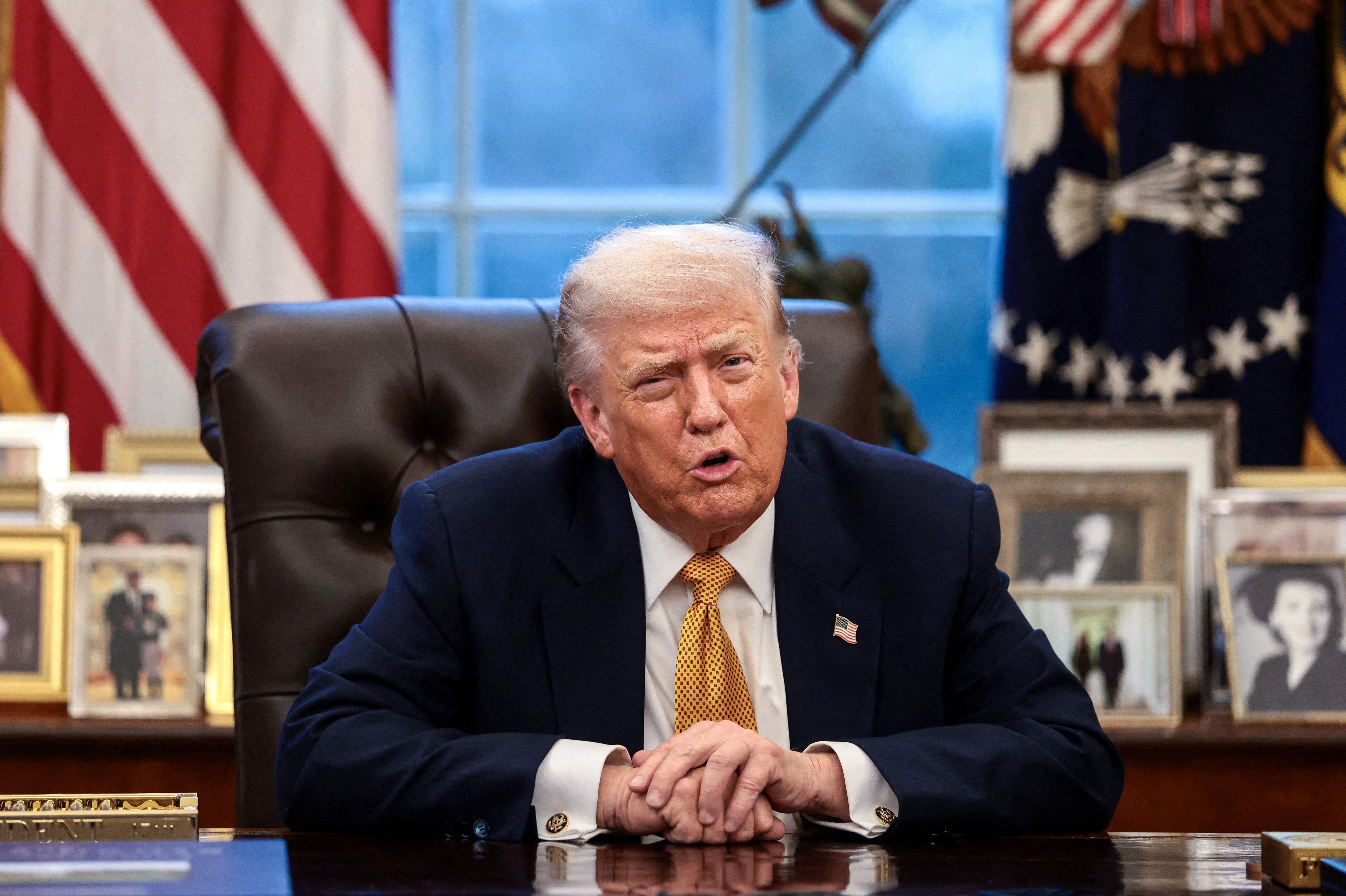 Ong Trump hoan ke hoach tan cong Iran vao phut chot hinh anh