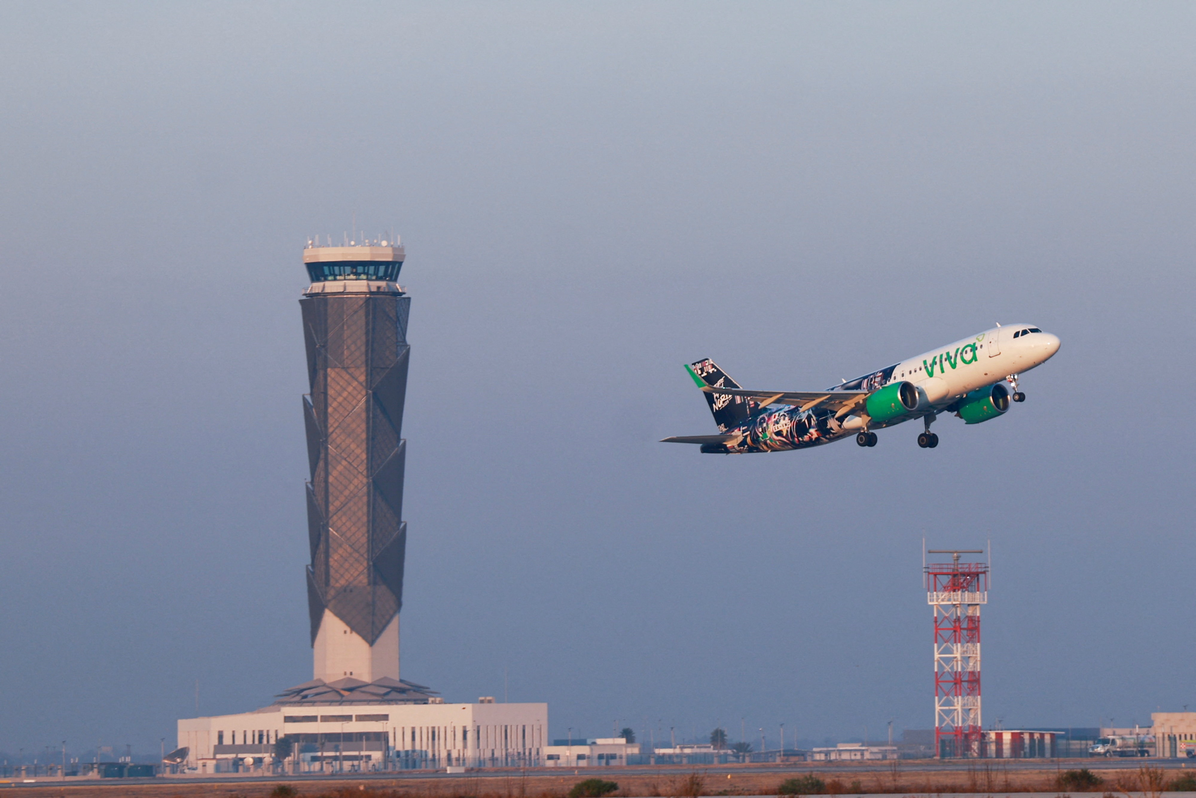 My canh bao ve 'hoat dong quan su' tren khong phan Mexico hinh anh