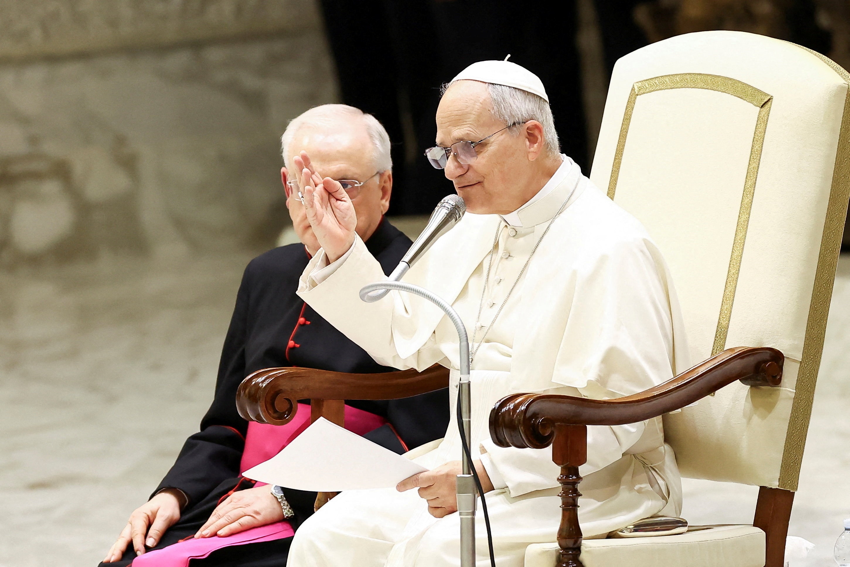 Giao hoang Leo can nhac loi moi vao Hoi dong Hoa binh cua ong Trump hinh anh