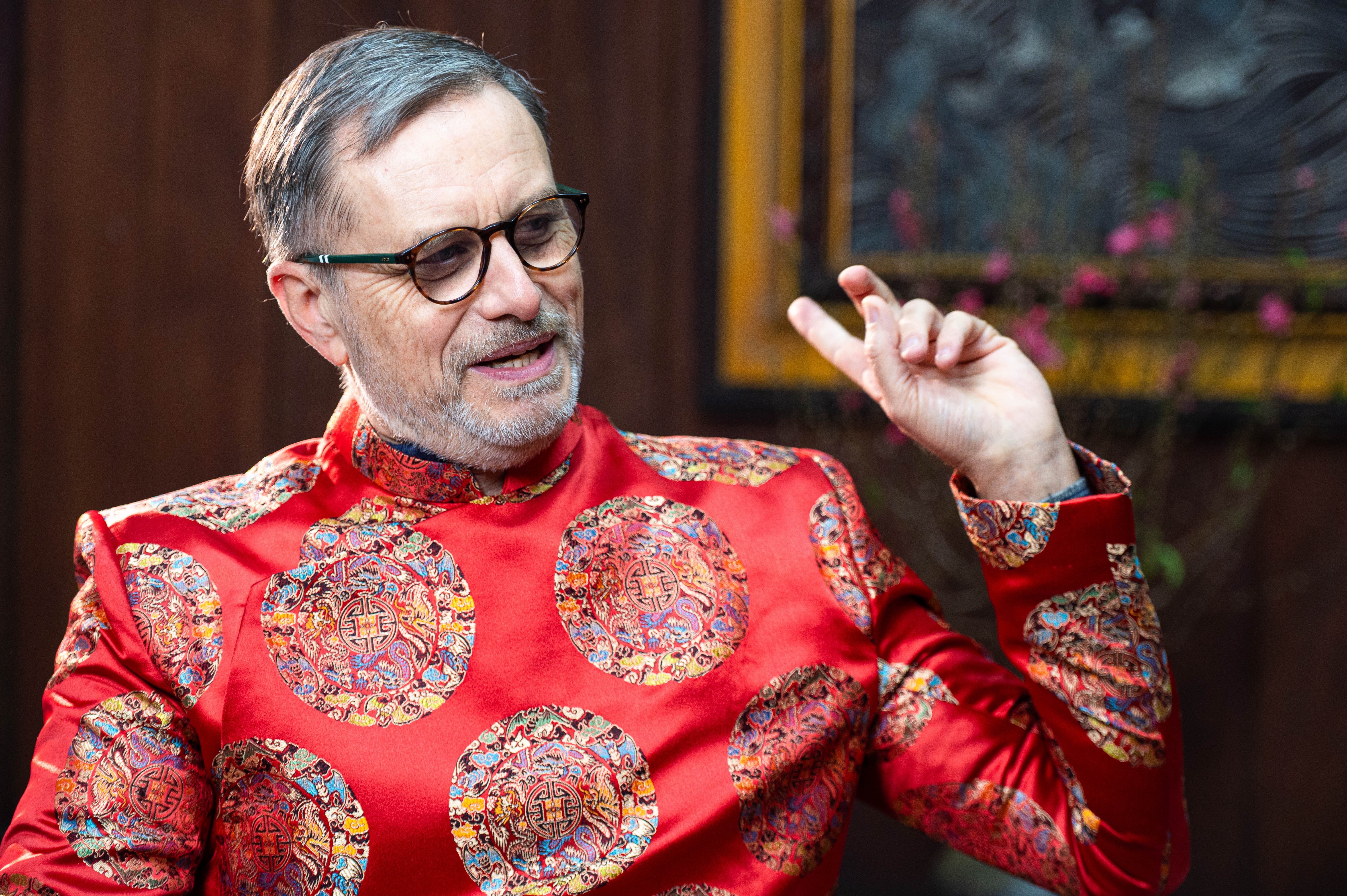 Dai su Phap: Viet Nam ngay cang tu tin buoc ra the gioi hinh anh