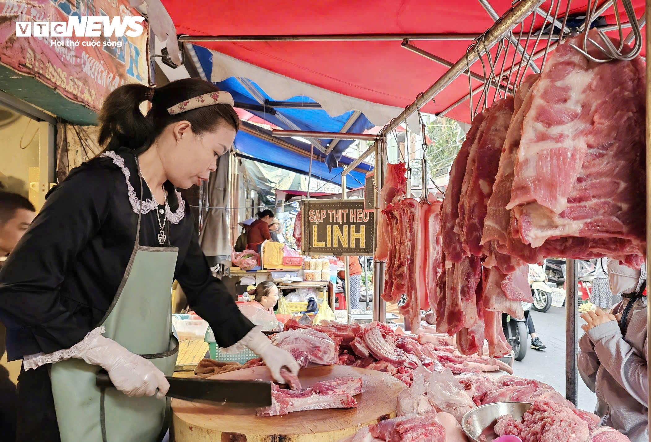 Chua kip sam Tet, ba noi tro da ‘dau dau’ vi gia thit, trung hinh anh